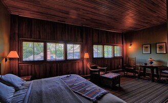 基础套房, 1 间卧室 | 高档床上用品、加厚床垫、特色家居、办公桌