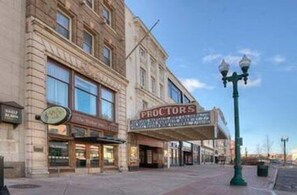 Exterior - The Parker Inn & Suites (Schenectady)