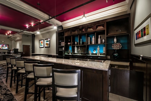 The Parker Inn & Suites