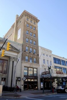 The Parker Inn & Suites