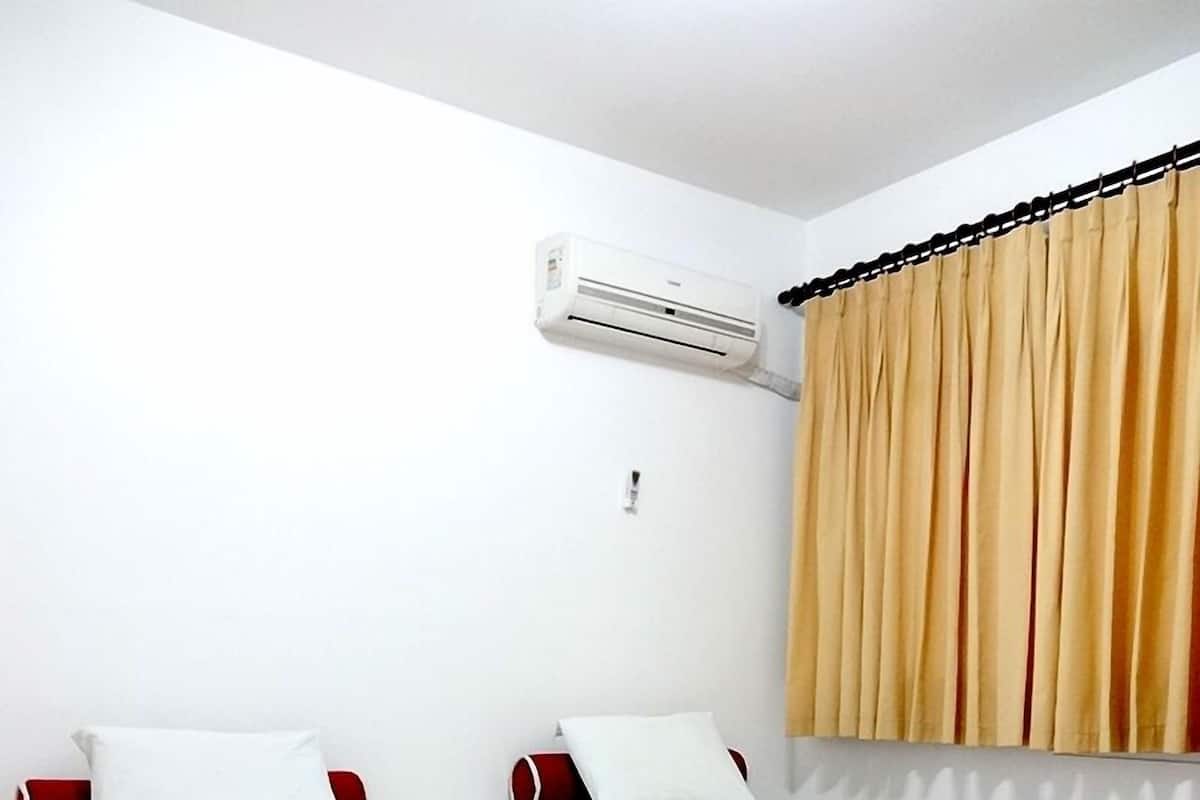 Standard Twin Room | Minibar, WiFi (free)