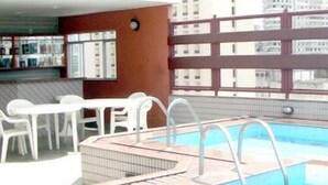 Outdoor pool - Zoghbi Apart Hotel (Belem)