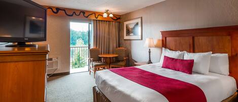 Standard Room, 1 King Bed, Balcony, River View | Desk, laptop workspace, blackout drapes, iron/ironing board