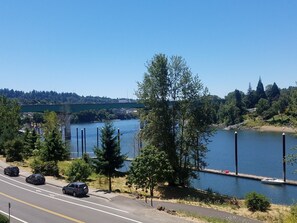 View from room - Best Western Plus Rivershore Hotel (Oregon City)