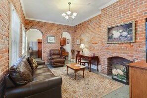 Télévision à écran plat de 39 pouces avec chaînes numériques, télévision