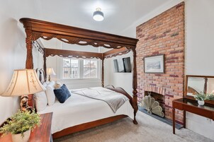 Signature Suite, 2 Bedrooms, Non Smoking, Kitchen | 1 bedroom, premium bedding, pillowtop beds, in-room safe