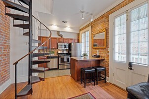 豪華樓中樓客房, 1 張特大雙人床, 非吸煙房, 廚房 | 私人廚房 | 大型雪櫃/冰箱、微波爐、焗爐、爐具