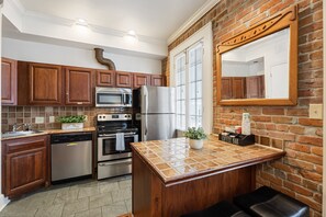 华丽复式房, 1 张特大床, 无烟房, 厨房 | 私人厨房 | 大冰箱、微波炉、烤箱、炉灶