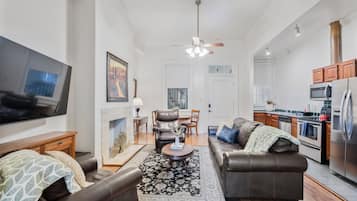 Suite Majestueuse, 1 très grand lit | Coin séjour