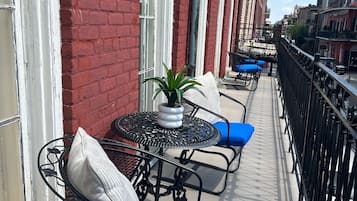 特级套房, 1 张特大床 | 阳台