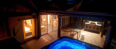 Luxury Tent, Hot Tub | Outdoor spa tub