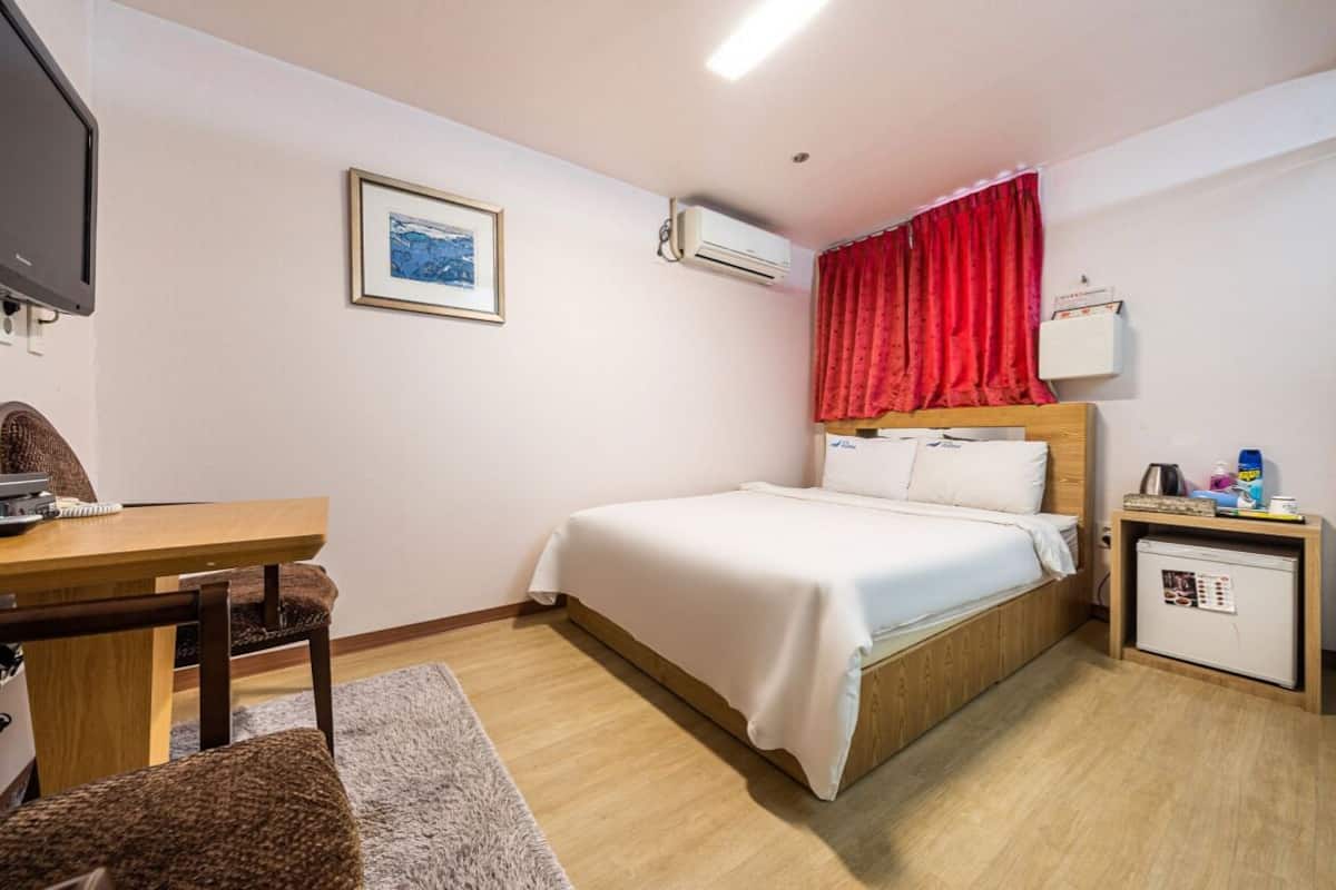 Soundproofing, WiFi, bed sheets