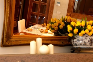 Daily cooked-to-order breakfast (EUR 10 per person)