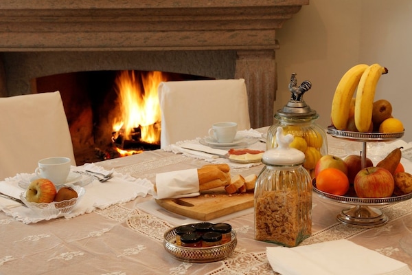 Petit déjeuner préparé sur commande (10 EUR par personne)