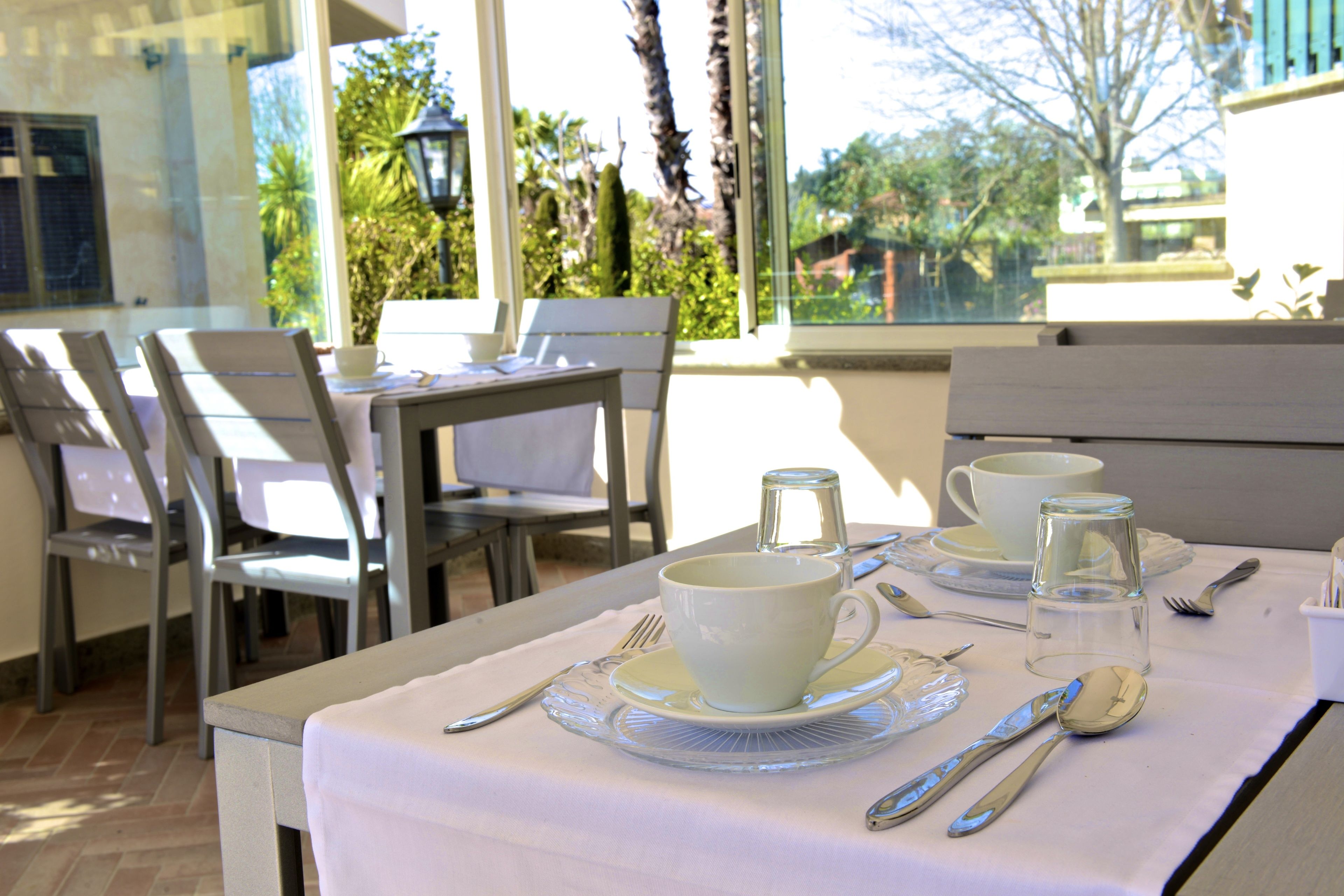 Desayuno a la carta diario (EUR 10 por persona)