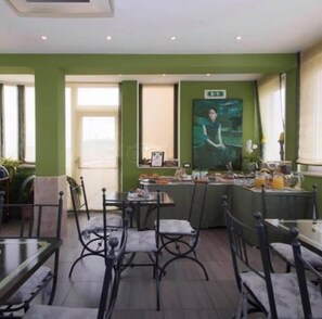 Dinner served, Mediterranean cuisine, al fresco dining