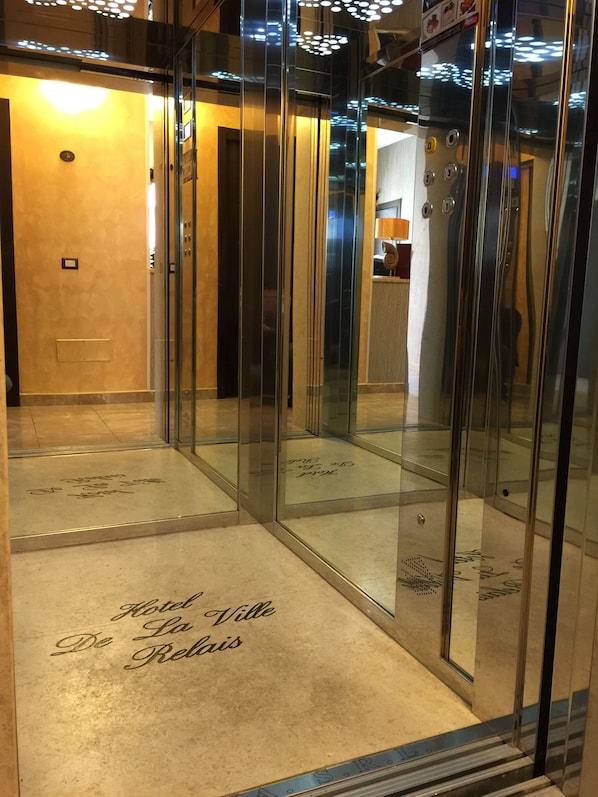 Borne des arrivées/des départs