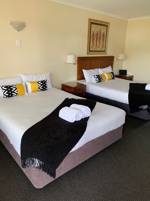 Superior Twin Room | Premium bedding, desk, iron/ironing board, free WiFi - Armidale Pines Motel (Armidale)