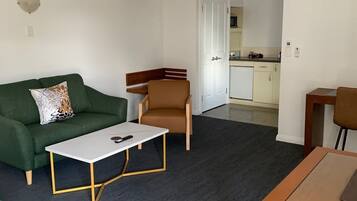 Deluxe Room, 1 Katil Raja (King) | Peralatan tempat tidur premium, meja, seterika/papan seterika