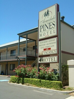 Exterior - Armidale Pines Motel (Armidale)