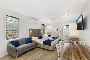 Family Studio, Kitchenette