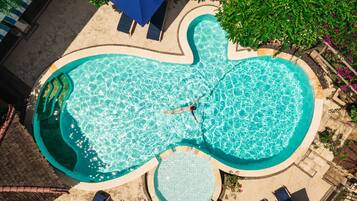 屋外プール、サンラウンジャー