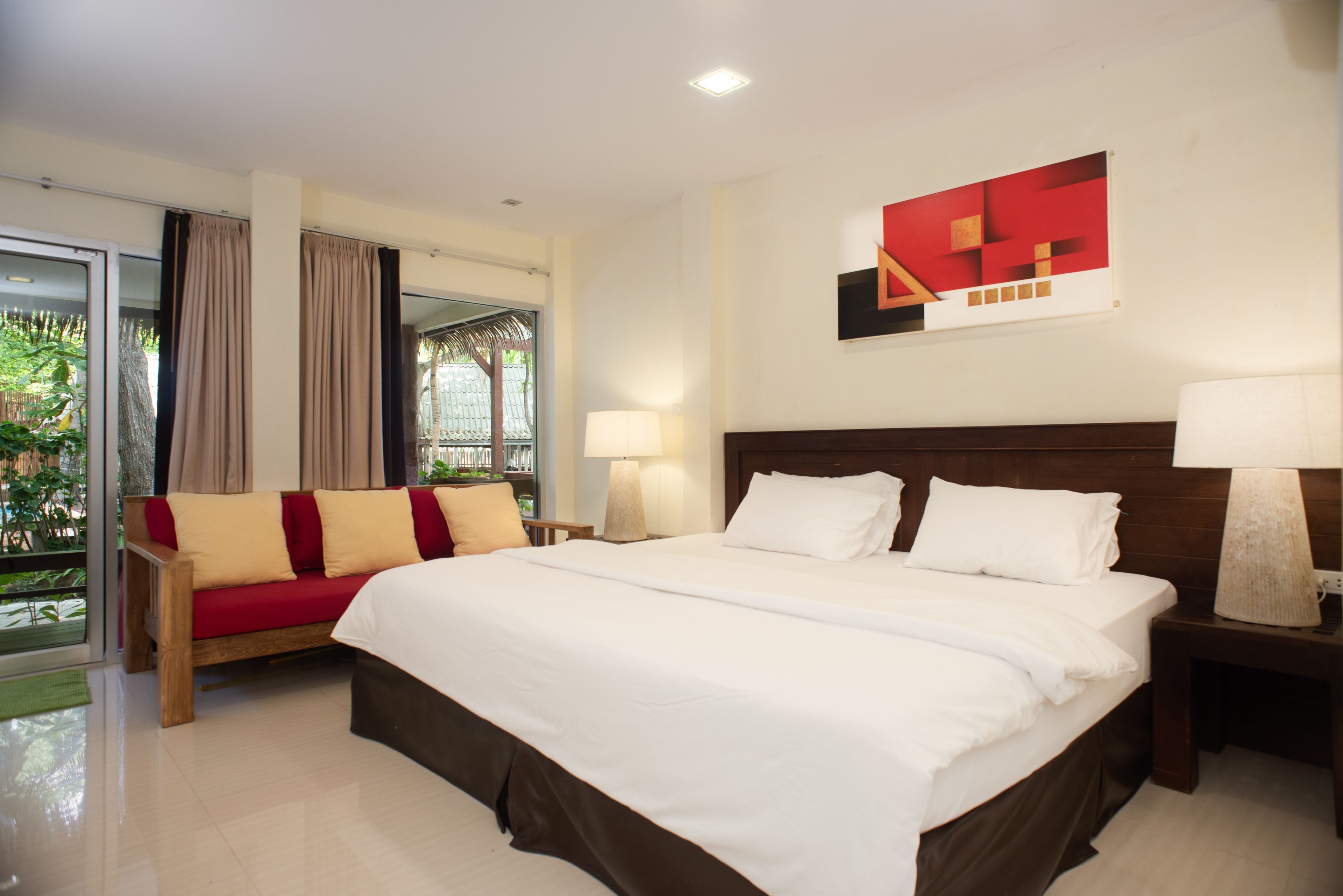 Villa, Pool View 1st Floor | มินิบาร์, ตู้นิรภัยในห้องพัก, โต๊ะทำงาน, ผ้าม่านกันแสง