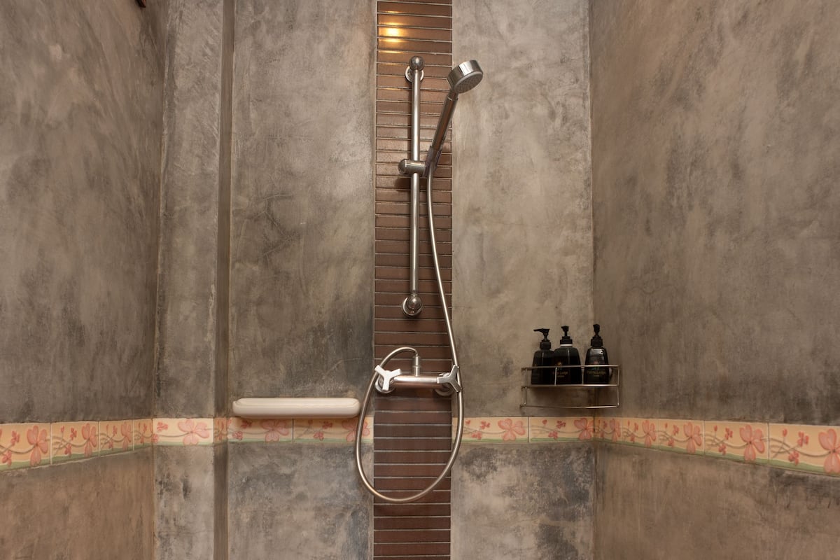 villa, pool view 1st floor | bathroom shower