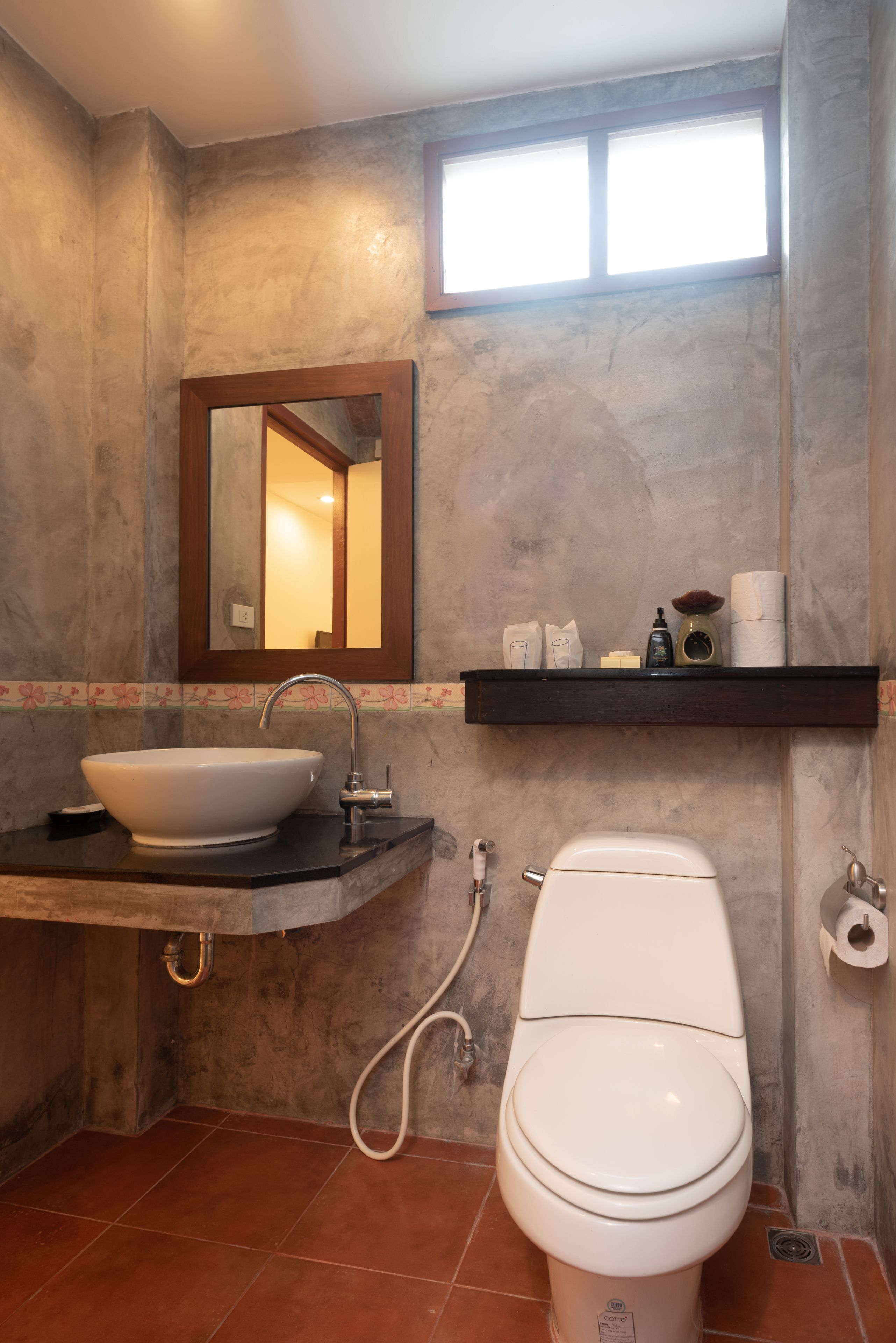 villa, pool view 1st floor | bathroom amenities | shower, free toiletries, hair dryer, bidet