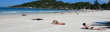 En la playa, toallas de playa