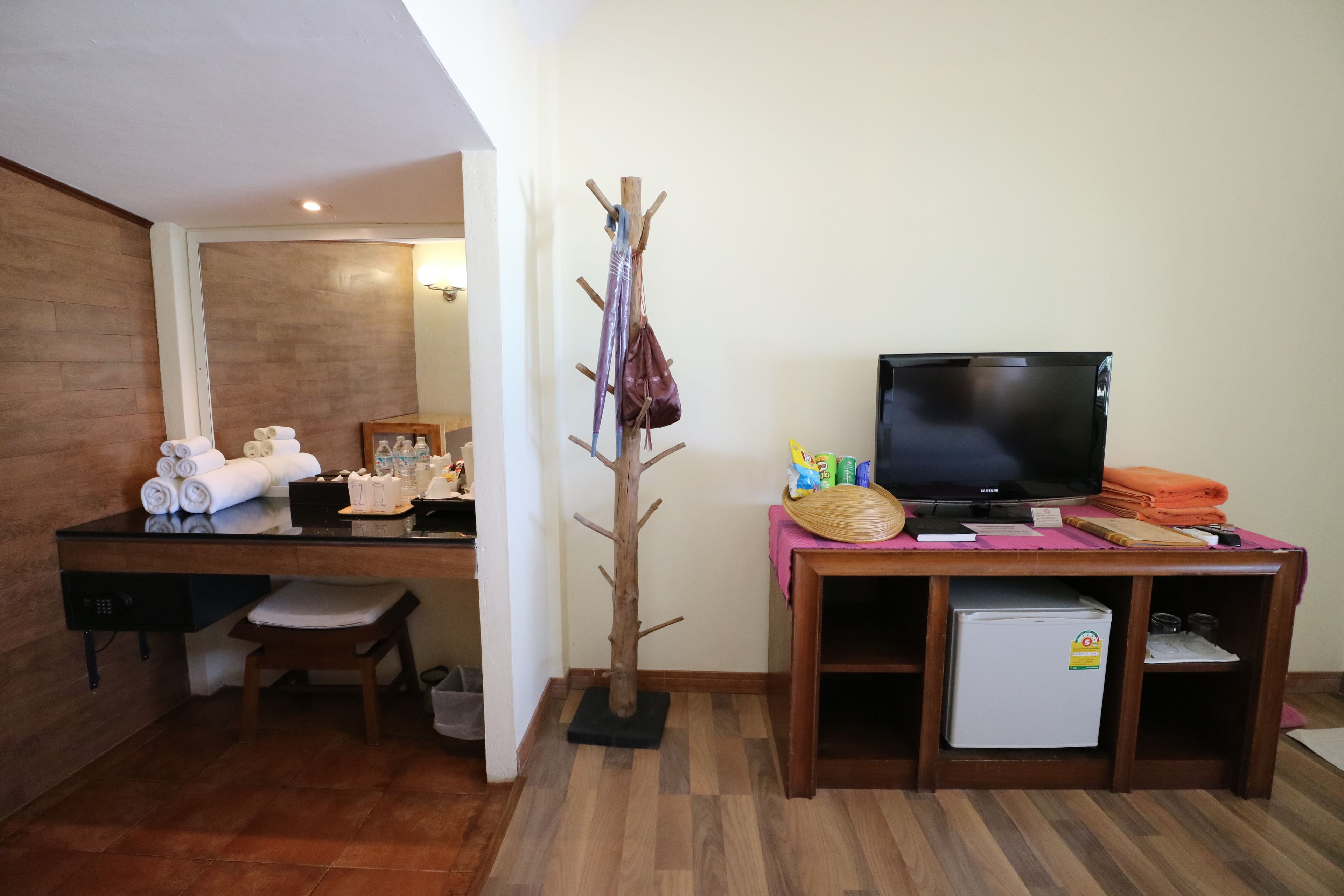 beach front | 1 bedroom, minibar, in-room safe, desk