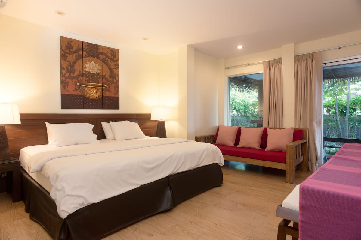 villa, pool view 1st floor | 1 bedroom, minibar, in-room safe, desk