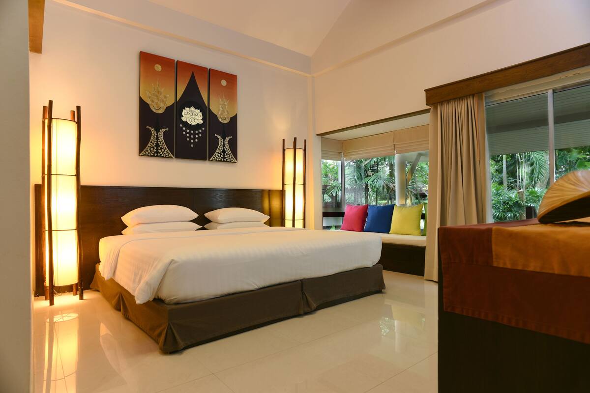 suite | 1 bedroom, minibar, in-room safe, desk