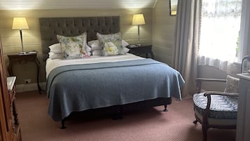 Premium Double Room, 1 Queen Bed, Non Smoking | 1 bedroom, hypo-allergenic bedding, down comforters