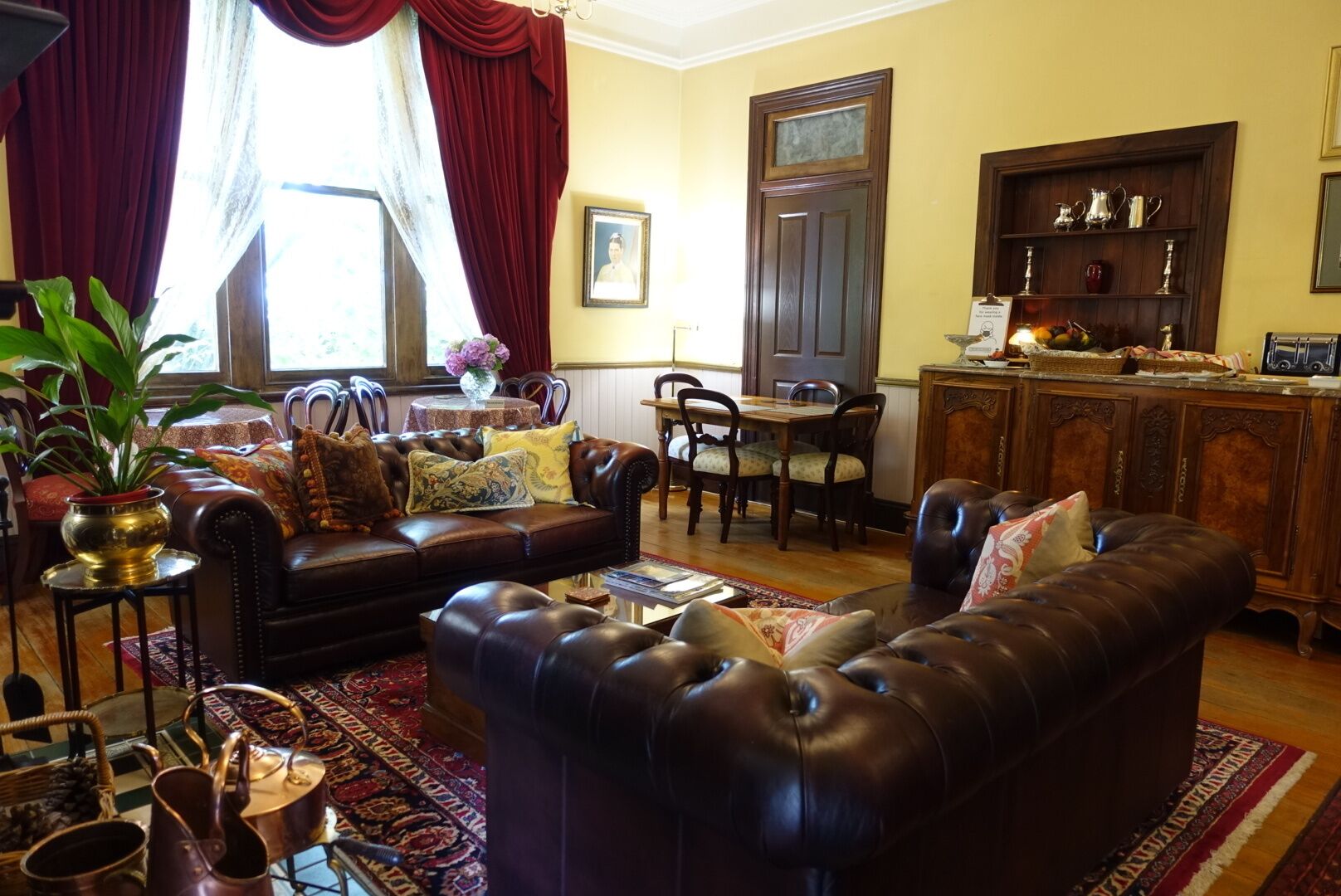 平面電視、 DVD 播放機