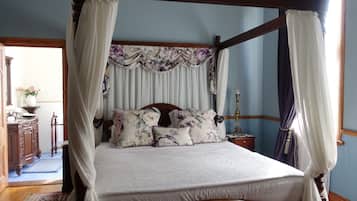 Deluxe Double Room, 1 King Bed, Non Smoking, Ground Floor | 1 bedroom, hypo-allergenic bedding, down comforters