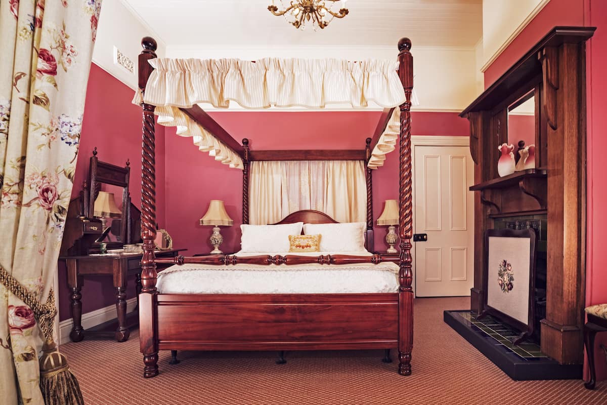 1 bedroom, hypo-allergenic bedding, down duvets, individually decorated