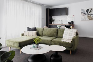 Premium Apartment, 2 Bedrooms, Mobility Accessible, Non Smoking | Living area