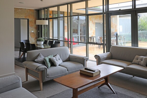 Premium House, 4 Bedrooms | Living area