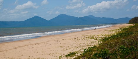 Beach nearby, white sand, free beach cabanas