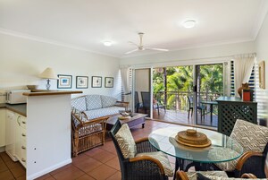 Apartment, 1 Bedroom, Partial Ocean View, Beachfront | Living room | 42-cm flat-screen TV with digital channels, TV