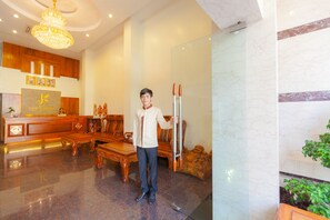 Suite | Hall