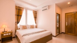 Superior Room | Minibar (some free items), in-room safe, desk, blackout drapes - Kirirom Crystal Hotel (Phnom Penh)