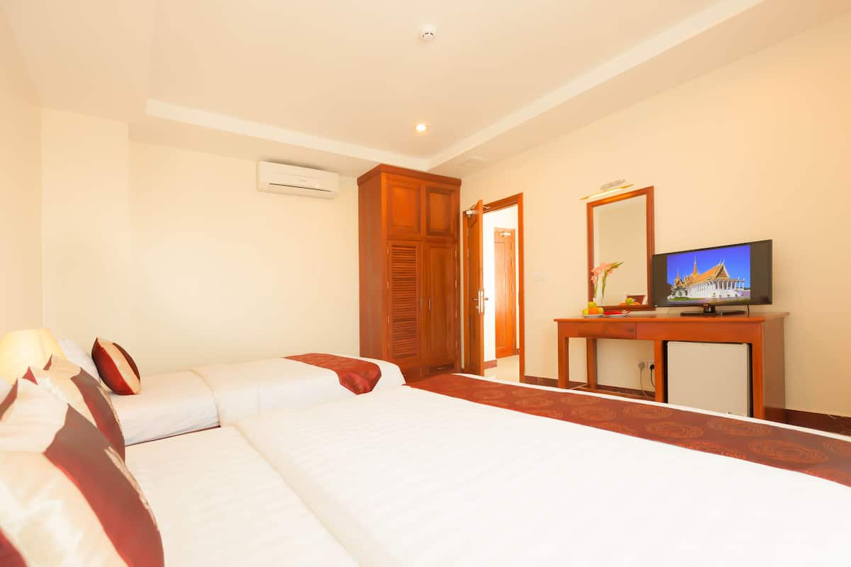 Free minibar items, in-room safe, desk, blackout curtains