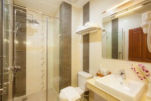 Camera Superior | Bagno | Doccia, set di cortesia gratuito, asciugacapelli, pantofole