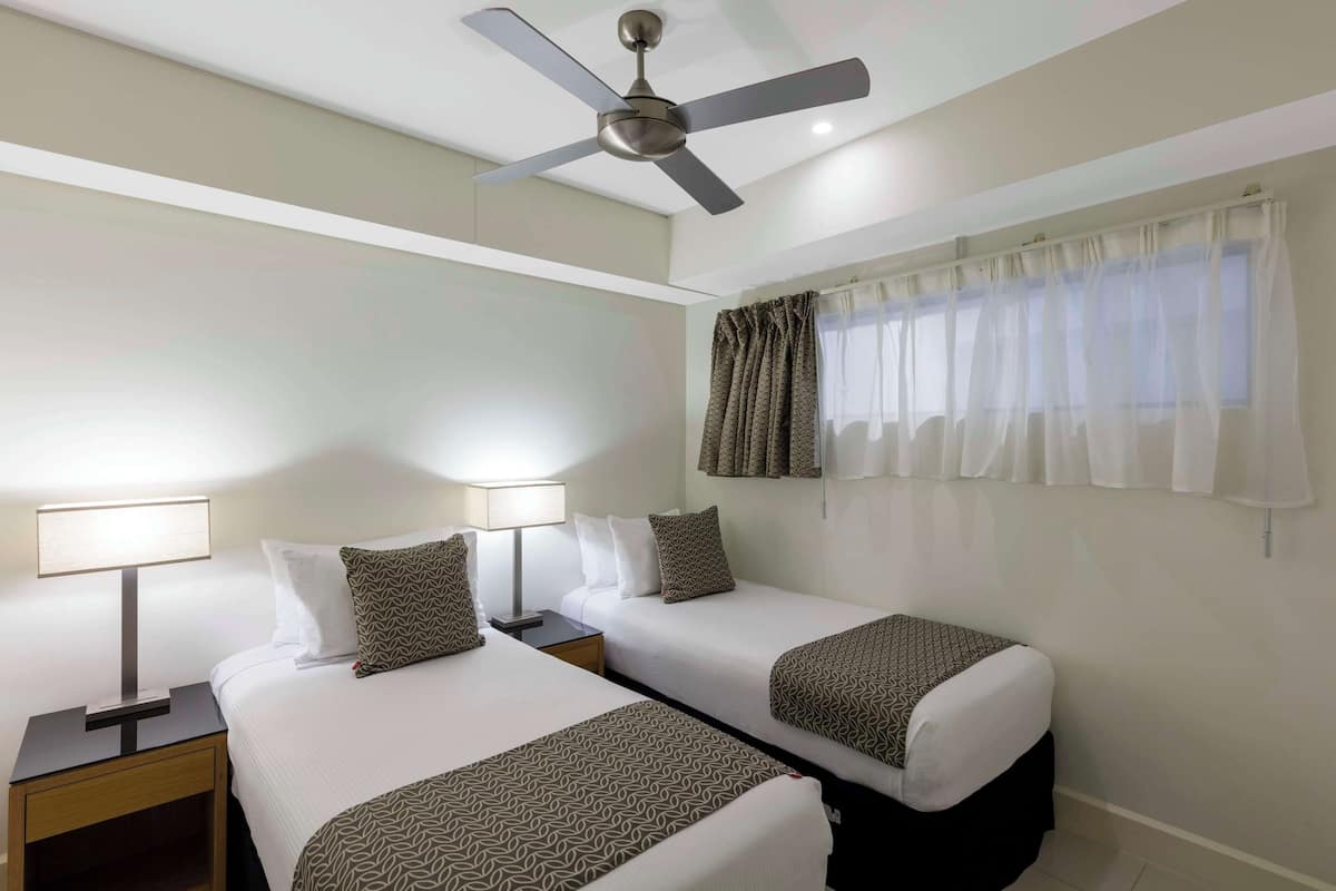 1 chambre, coffres-forts dans les chambres, fer et planche Ă repasser