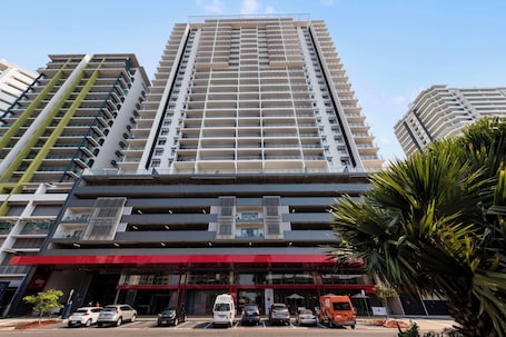 Exterior. Oaks Darwin Elan Hotel