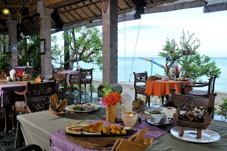 Bar (en la propiedad). Coral View Villas