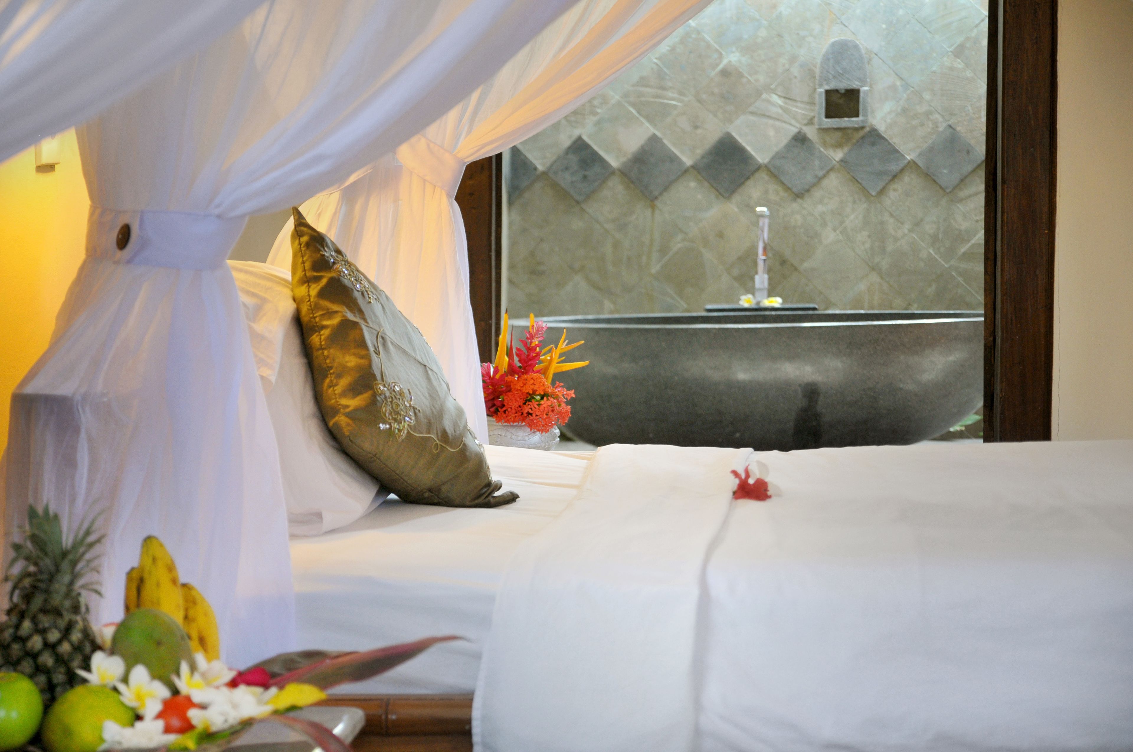 family room | minibar, in-room safe, desk, rollaway beds