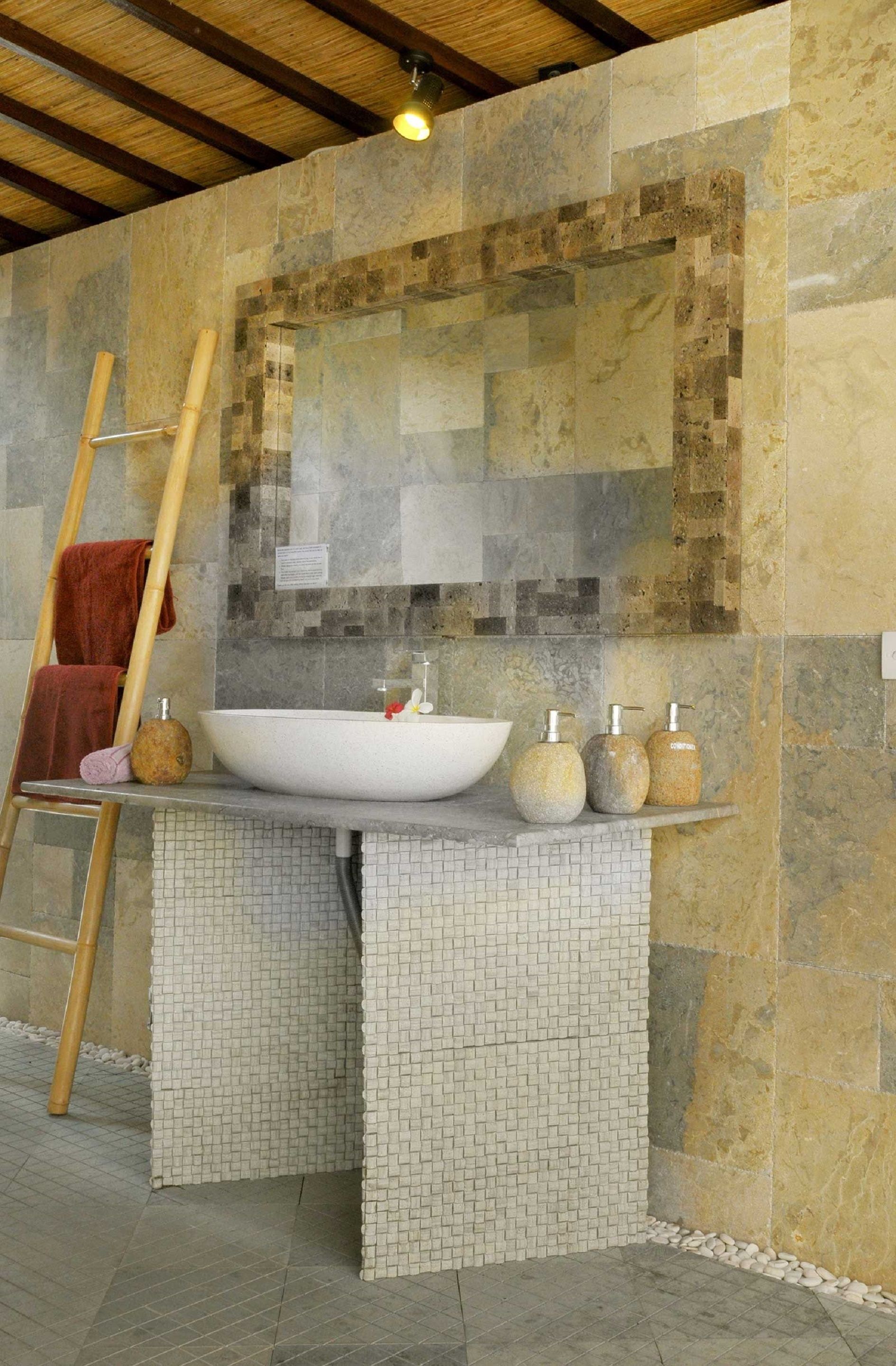 garden suite | bathroom | free toiletries, hair dryer, towels